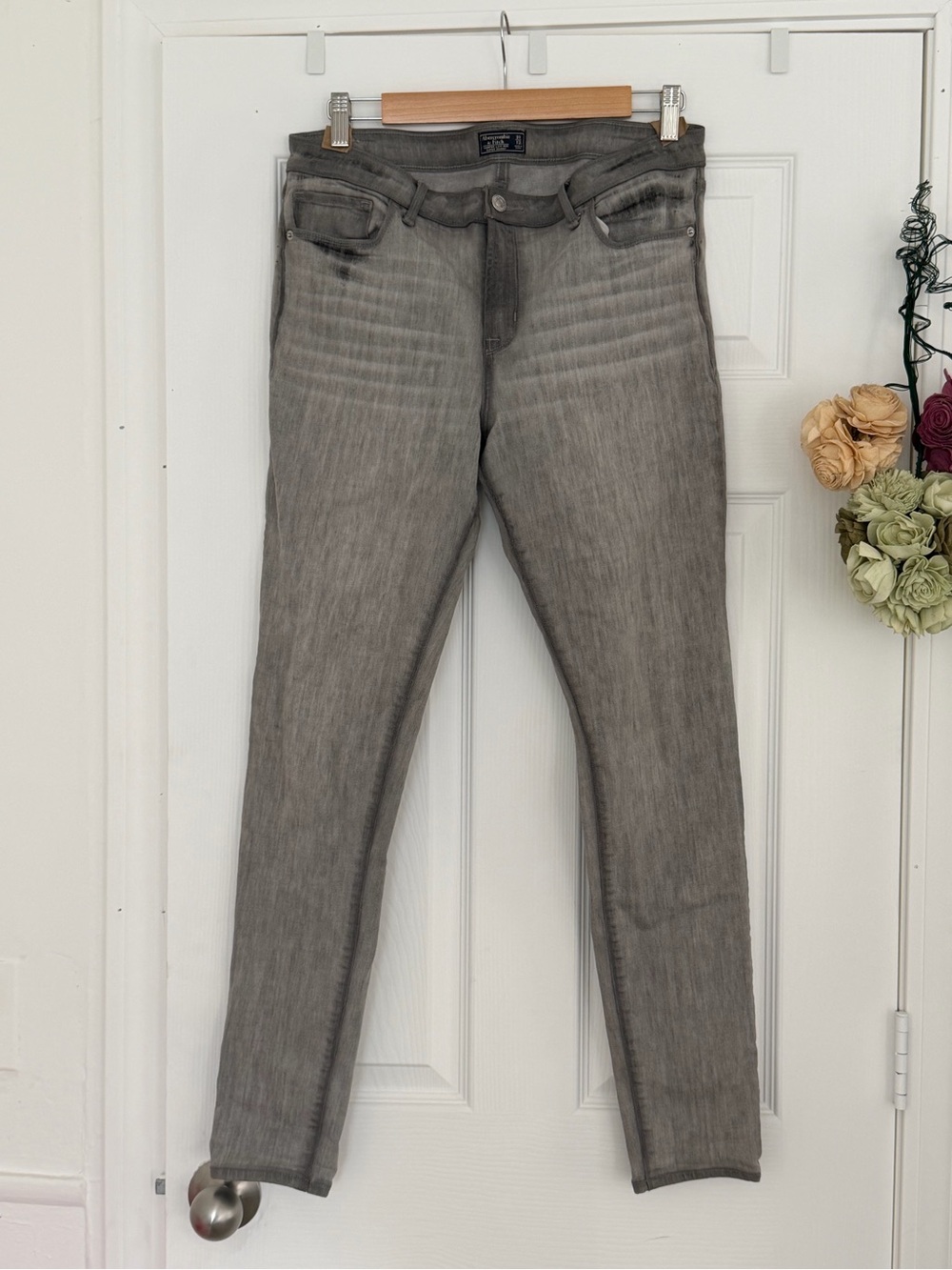 Abercrombie & Fitch Women's Gray Skinny Jeans